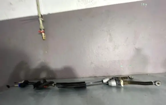 Gear shift cable linkage