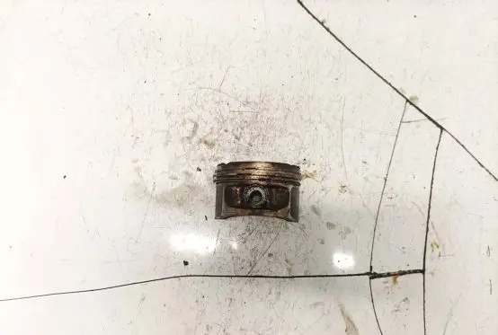 Volkswagen Golf IV Piston 