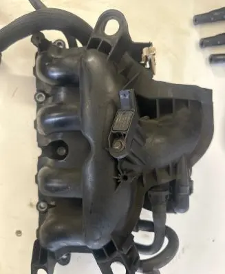 Peugeot RCZ Intake manifold 870969A PA6GF35 PSA5F02