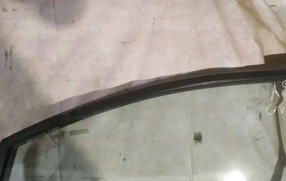 Honda Civic Front door window glass four-door as2