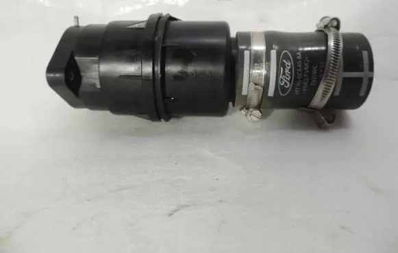 Ford Courier Air intake hose/pipe HV61-6C898-AB