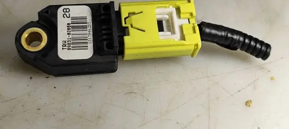 Toyota Auris 150 Airbag deployment crash/impact sensor 8983102080 1317046753