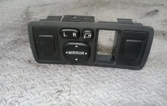 Toyota Avensis T250 Wing mirror switch 183575