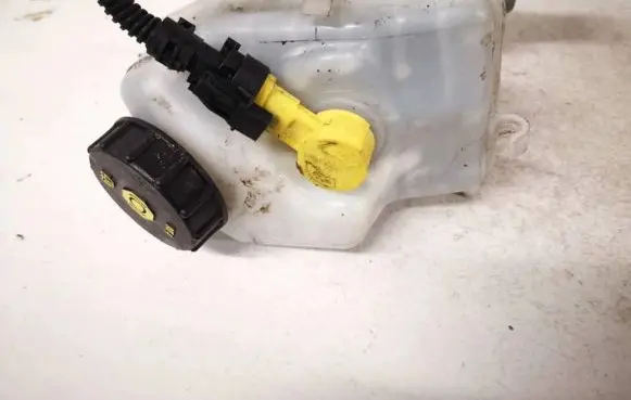 Opel Insignia A Brake fluid reservoir 03350890241