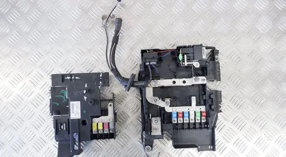 Volkswagen Touareg II Fuse module 7P0937548F