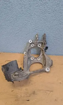 Rear wheel hub spindle/knuckle