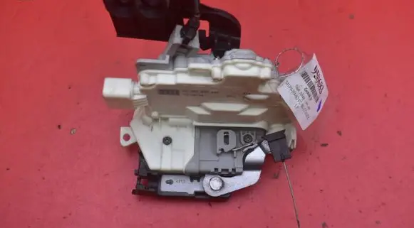 Seat Altea XL Front door lock 1P1837015