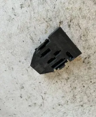 Volkswagen PASSAT B3 Tail light bulb cover holder 333945257