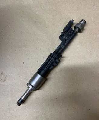BMW 5 F10 F11 Fuel injector 0261500109 1205100360 759787005