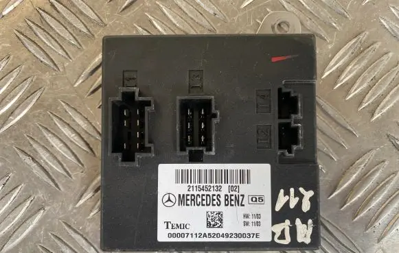 Mercedes-Benz E W211 Central body control module 2115452132 00007112A50499230E