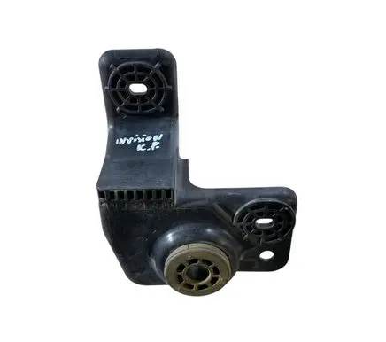 Radiator mount bracket