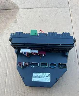 Mercedes-Benz C AMG W204 SAM control unit A2129006824 A2129024408