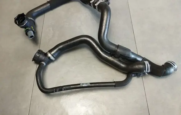 Volkswagen Touran III Engine coolant pipe/hose 5QA121049M