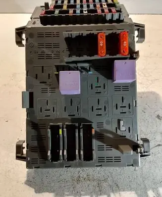 Renault Laguna II Fuse module 8200228557