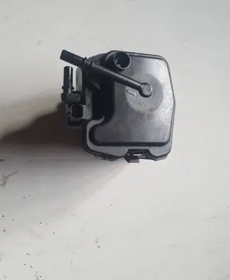 Peugeot 308 SW Fuel filter housing 98019086