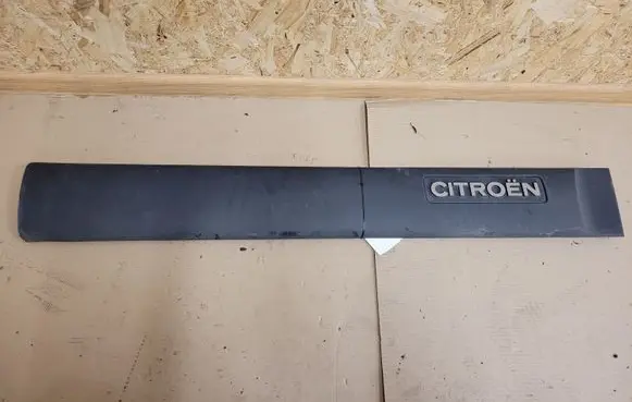 Citroen Berlingo Front door trim (molding) 9619030477 9619030477AC