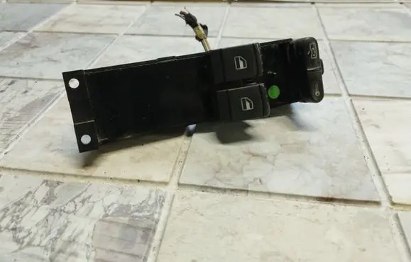 Skoda Fabia Mk1 (6Y) Electric window control switch 1J3959857A