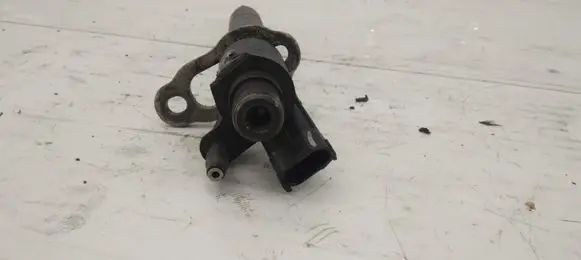 Volvo XC70 Fuel injector 31272690