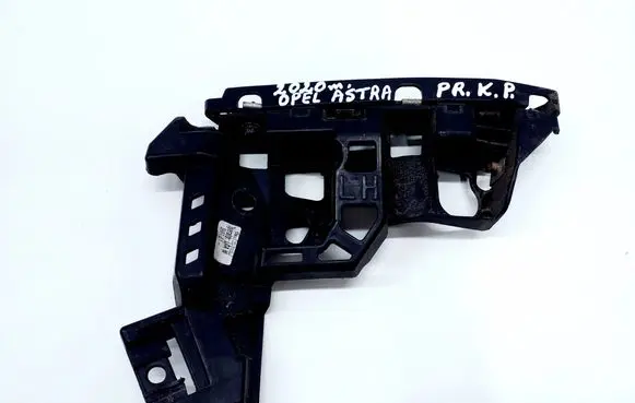Front bumper mounting bracket