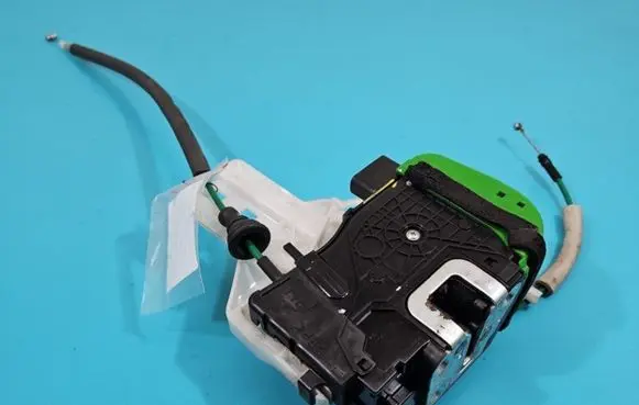 Hyundai i40 Front door lock 81320-3Z020 IMPRK1418844