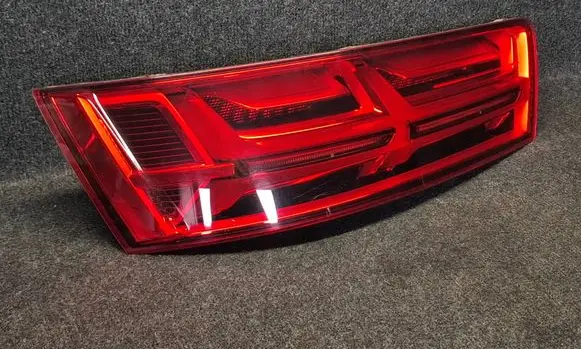 Audi Q7 4M Rear/tail lights 4M0945093M