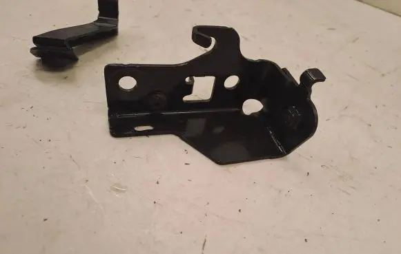 Peugeot 208 Other engine bay part 9670357280 7L160 KA973902
