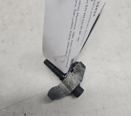 Volvo S70 V70 V70 XC Fuel Injector clamp holder 