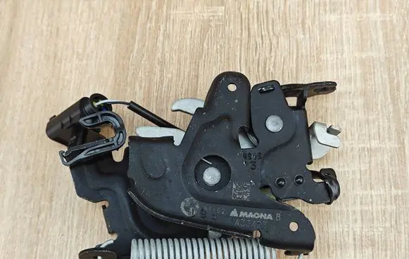 BMW X4 G02 Engine bonnet/hood lock/catch 7485957