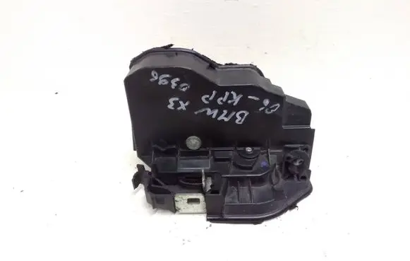 BMW X3 E83 Front door lock 7167065