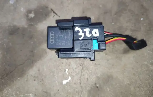 Volkswagen PASSAT B7 USA Other relay 4H0951253C