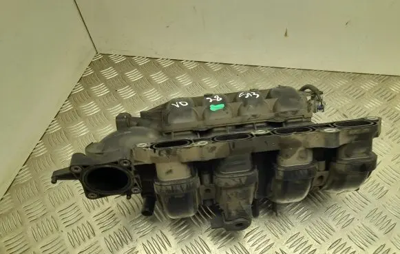 Toyota Yaris Intake manifold 1712047032