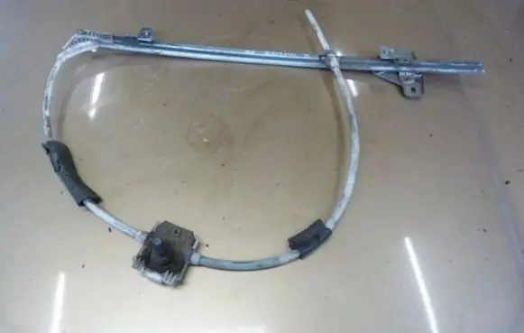 Renault Master II Front door manual window regulator 