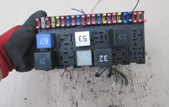 Volkswagen Jetta II Fuse box set