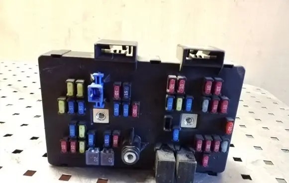 Opel Antara Fuse module C105IP