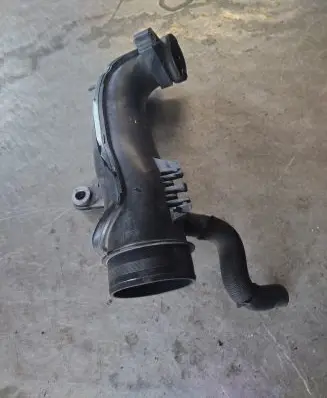 Renault Trafic III (X82) Turbo air intake inlet pipe/hose 165752889R