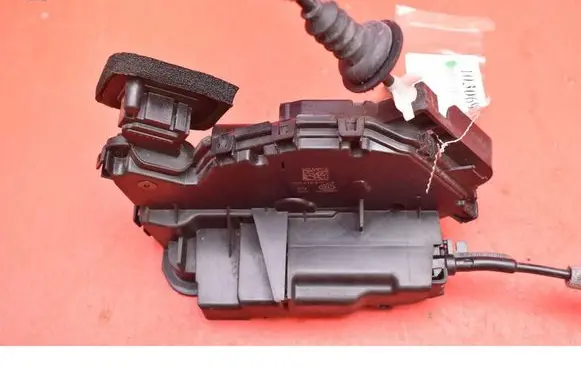 Skoda Fabia Mk3 (NJ) Rear door lock 5TA839016E
