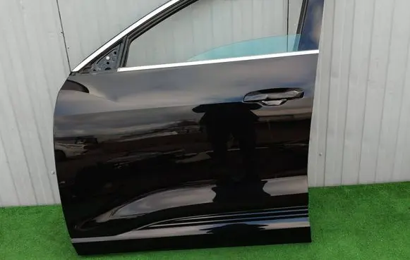 Audi e-tron Front door 