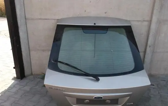 Ford Mondeo Mk III Tailgate/trunk/boot lid