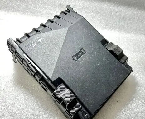 Volkswagen PASSAT B6 Fuse box cover 1K0937132F