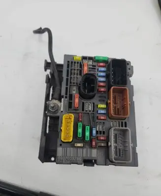 Peugeot 308 BSM Control unit 9807028780