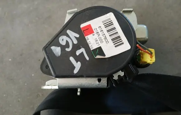 Volvo V60 Rear seatbelt 616157600