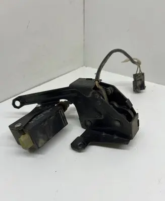 BMW 5 E39 Tailgate window lock/catch/latch 8238469