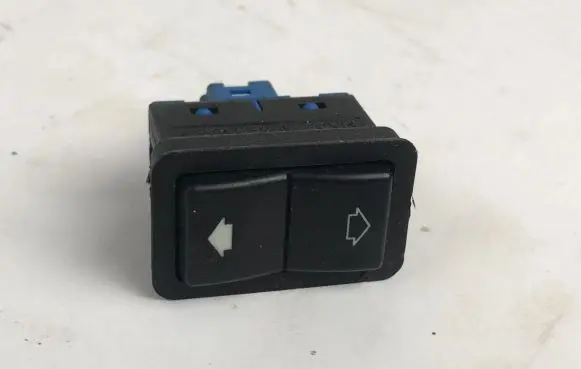 BMW 5 E39 Electric window control switch 8368932