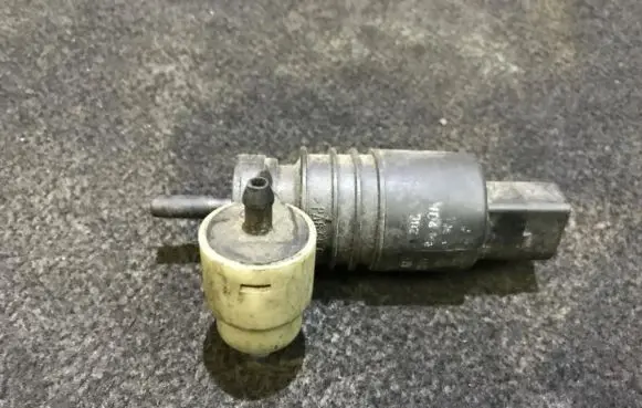 Audi A2 Windscreen/windshield washer pump