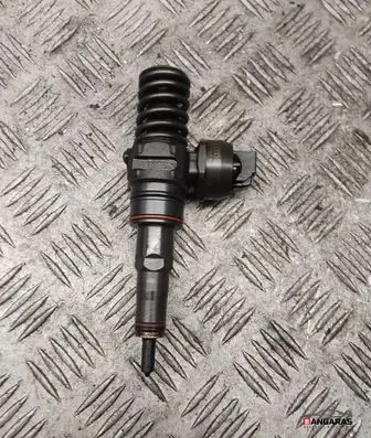 Volkswagen Golf IV Fuel injector 038130073aq