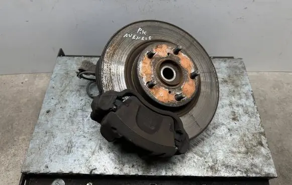 Front wheel hub
