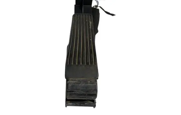 Mercedes-Benz E W211 Accelerator throttle pedal A2113000404 A2113010001