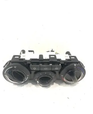 Peugeot 208 Climate control unit E1063071 96722483