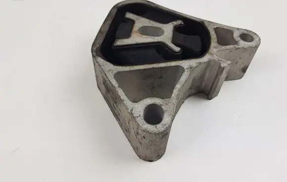 Mercedes-Benz CLA C117 X117 W117 Engine mount bracket A2462400809
