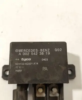 Mercedes-Benz E W211 Charging relay A0025423819 V23132A2001X14